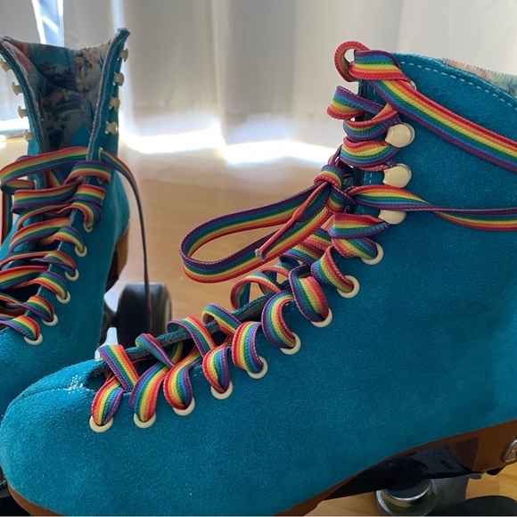 Moxi Lolly Roller Skates Vibrant Pool Blue rollerskate size 6- fits 7- 7.5 - Picture 2 of 9